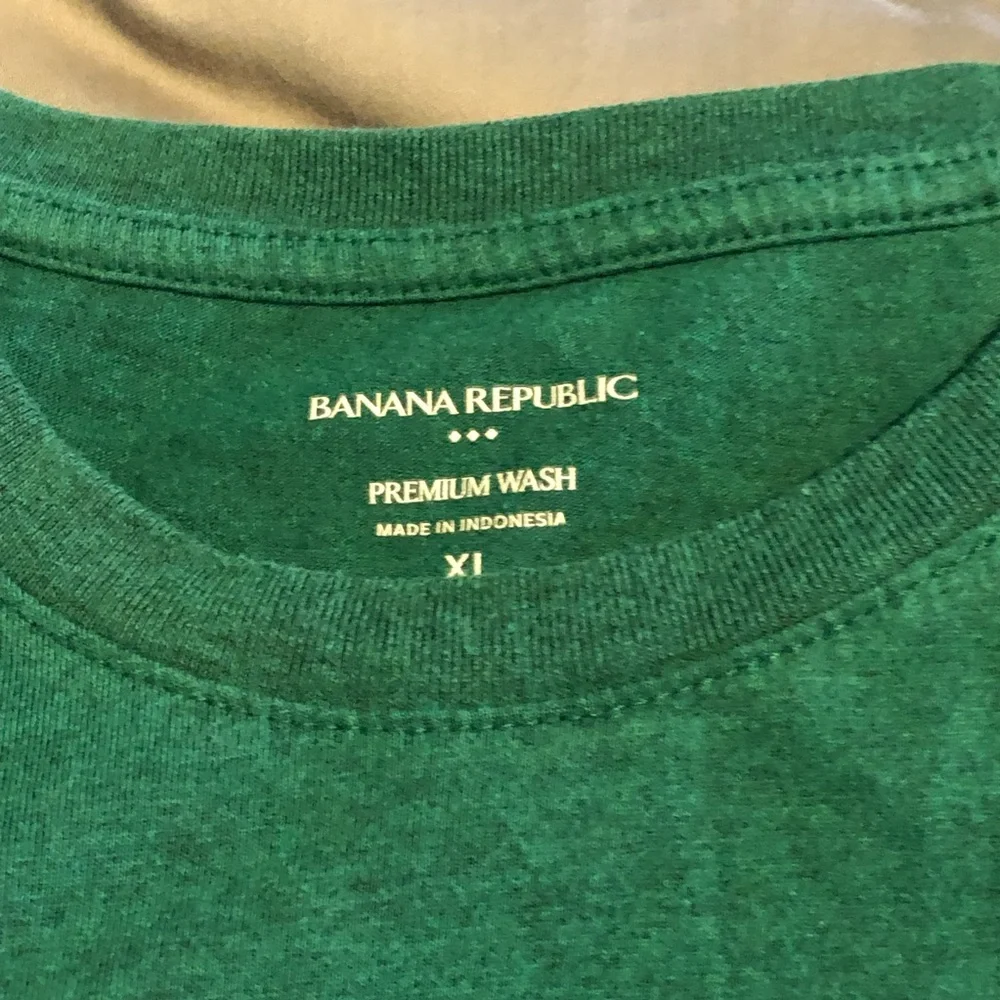 Banana Republic Heathered Green Crewneck Tee